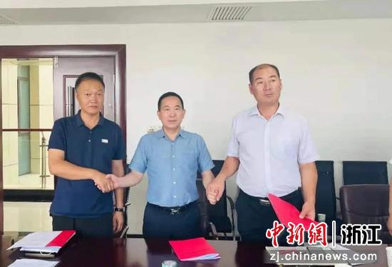 签约现场 涂潇供图
