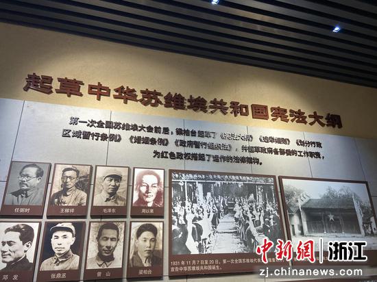 梁柏台事迹陈列馆内一角  项菁 摄