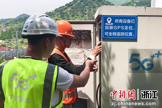 5G通信桥梁架设现场。陈文嫣 摄