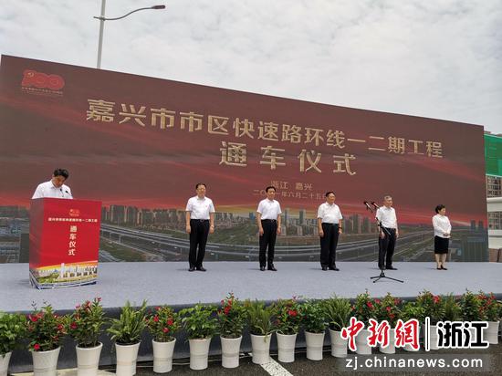 仪式现场  胡丰盛 摄