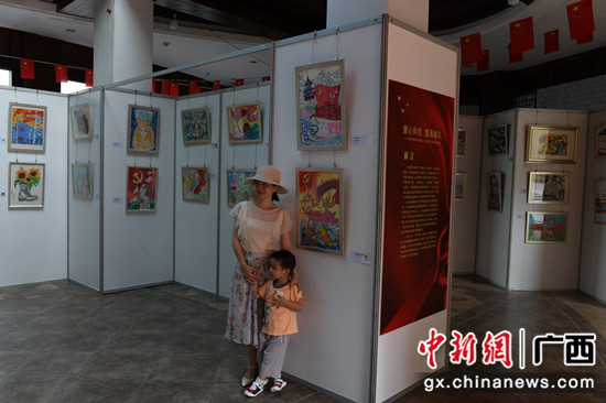 图为画展现场 林浩 摄