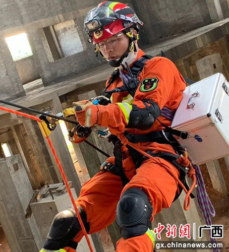 桂林消防员梅态龙:庆百年铭初心 不负青春“火焰蓝”