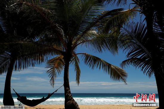 当地时间6月30日，泰国普吉岛，当地的度假村已经准备就绪等待游客前来。据悉，泰国普吉岛将于7月向海外游客开放，凡接种过新冠肺炎疫苗的游客落地后免隔离。