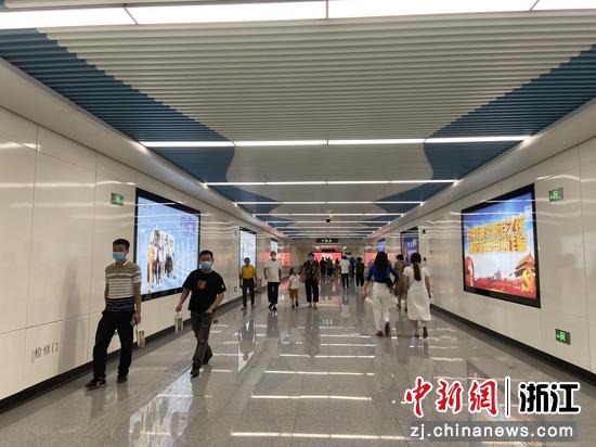 中国轻纺城站点一处通道。项菁 摄