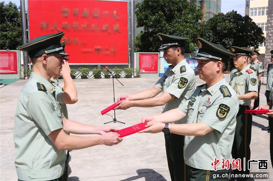 广西海警局开展“七一”主题党日活动