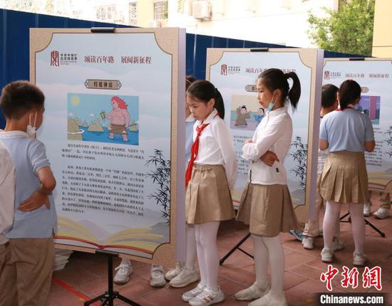 中国古代童话作品展走进北京部分大型书城及学校。　北京阅读季·儿童阅读月组委会供图