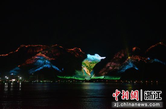 山体光影展现场 范宇斌供图