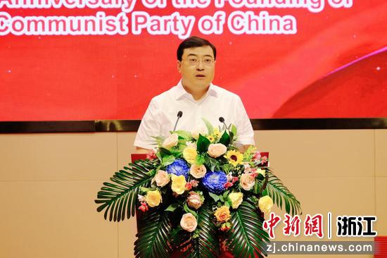 伊利集团党委书记、董事长兼总裁潘刚致辞。 伊利集团提供