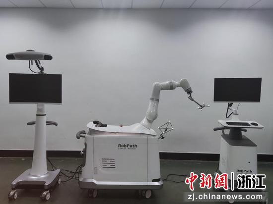 髋关节置换手术机器人。 卢路供图