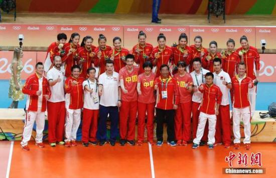 资料图：中国女排里约奥运会夺冠 中新网记者 杜洋 摄