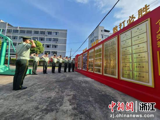 温州支队为新战友们组织了一场队史荣誉教育 熊昊供图