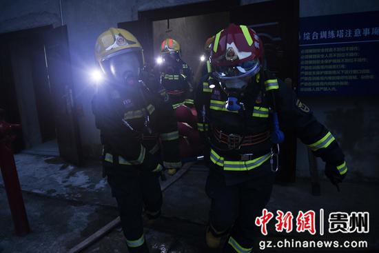 图为训练瞬间。 黔南消防救援支队 供图