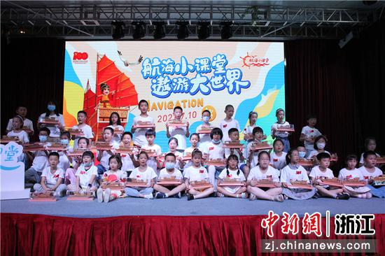 活动现场合照。 余勇成供图