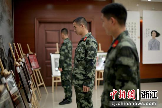 武警金华支队官兵观展。 余宁磊供图