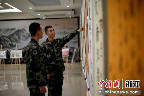 武警金华支队官兵观展。 余宁磊供图
