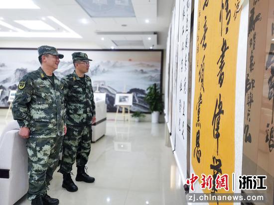 武警金华支队官兵观展。 余宁磊供图