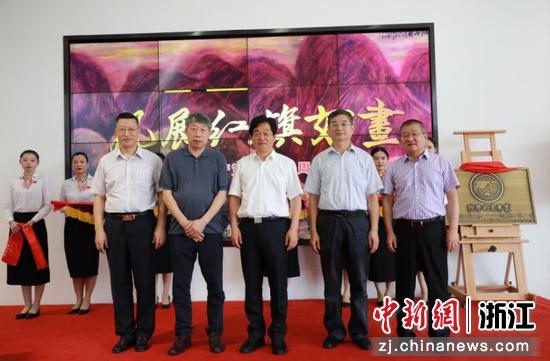 画展开幕现场。钱塘湾艺术馆 提供