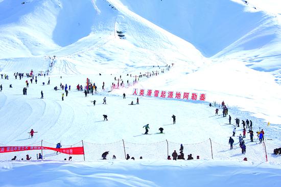 新疆阿勒泰地区冰雪旅游抢眼半年旅游数据