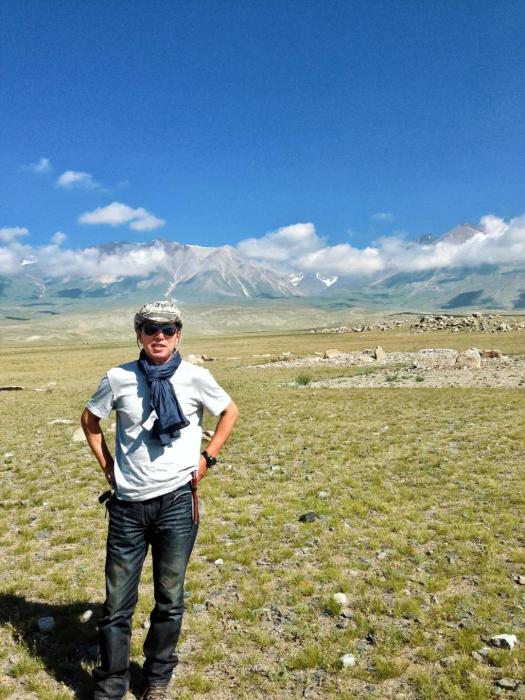 丛德新研究员在新疆阿敦乔鲁遗址发掘工地留影。丛德新 供图