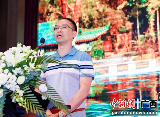 广西丹泉酒业有限公司总经理莫伟明致辞 记者 林浩 摄