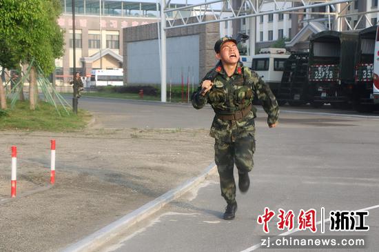 预提指挥士官集训结业考核现场 章朝晖 摄
