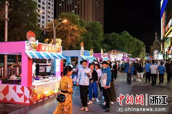 图为美食节一角。枫子 摄