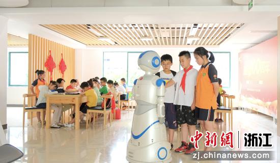 孩子们的暑期活动丰富多彩，科技感十足。余杭街道 供图