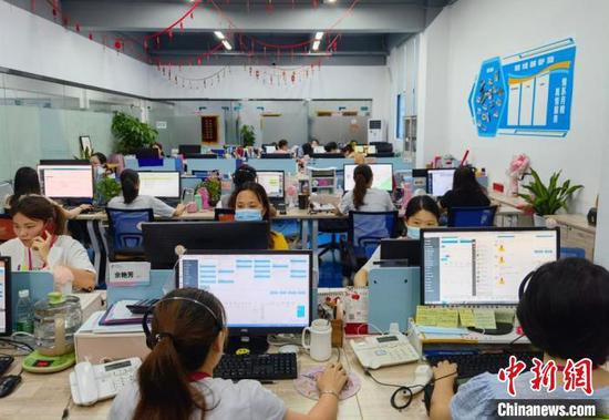 深圳一家妇幼服务公司内部场景。　广东省人社厅 供图