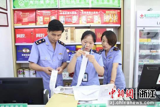 浙江省温州市市场监管部门在检查。 温州市市场监管局供图