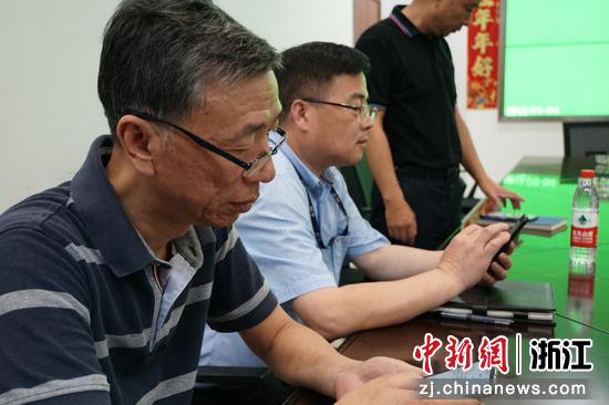 企业人员现场考试。杭州应急局 供图