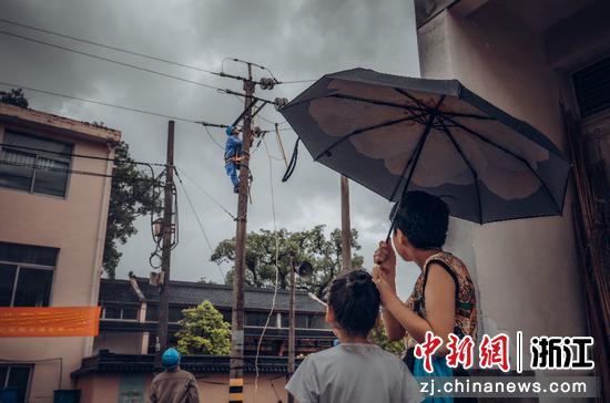 电力修复现场  张圆 摄