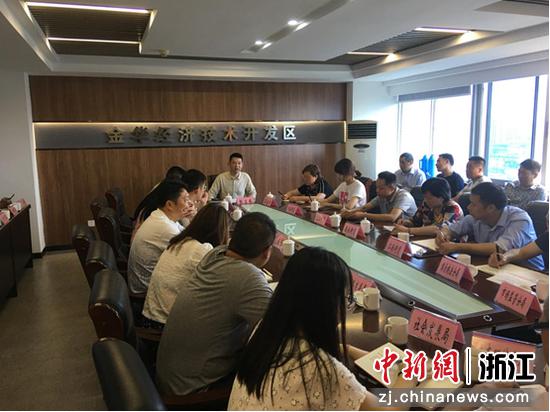 金华开发区召开环卫及垃圾分类工作部署会。  章丝雨 摄