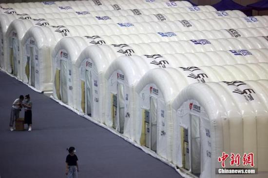 7月26日，南京“火眼”实验室正在南京国际博览中心加紧搭建。 中新社记者 泱波 摄