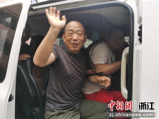 转移居民中  罗梦圆供图