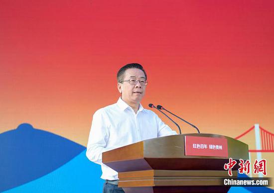 中共贵州省委常委、省委宣传部部长、大展组委会主任卢雍政在启动仪式上致辞。班浪 摄