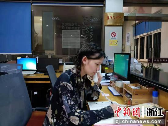 大榭开发区海湾社区工作人员工作中。  宁波大榭开发区 供图