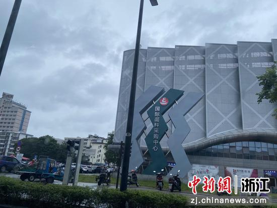 台风过后，绍兴柯桥轻纺城一幕 
  项菁 摄