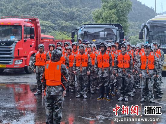 北仑民兵迅速集结奔赴救援一线 
 宁波军分区供图