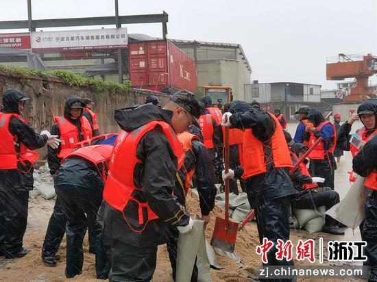 救援现场  宁波军分区供图