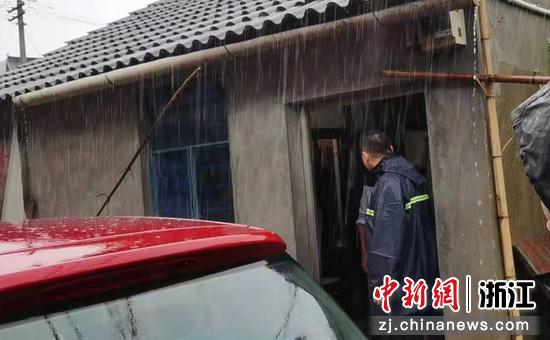 继续投入到工作中的罗立锋 金鑫星 供图