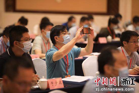 会议现场  成杰 摄