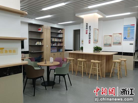 “小哥驿家”服务中心  俞哲雯 摄