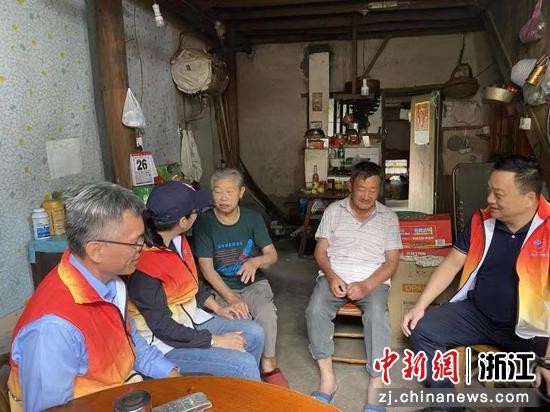 慰问现场。  周莹提供
