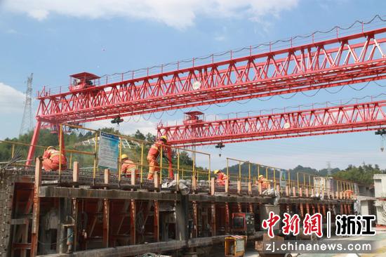 浙江省交通集团临建高速项目有序复工。  浙高建公司 供图