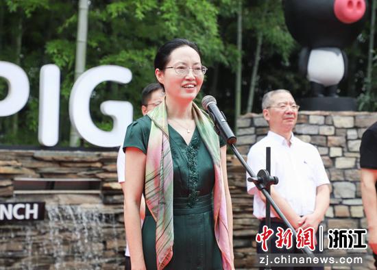 金华市人大常委会副主任姜玉芳宣布开园。陈俊 摄