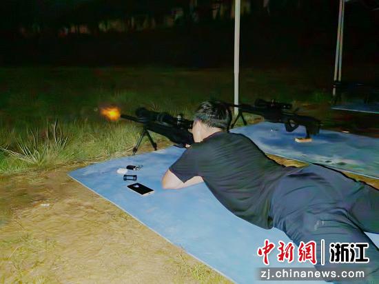 狙击手夜间¤特训 丽⌒　水特警支队供图