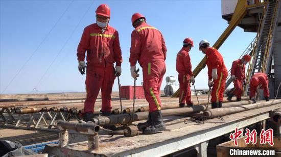 新疆玛湖油田在国内首次取出水力压裂缝网岩心