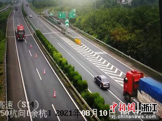 事故视频截图。  杭州交警四大队 供图