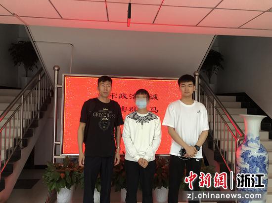抓获犯罪嫌疑人现场。  葛秀男提供