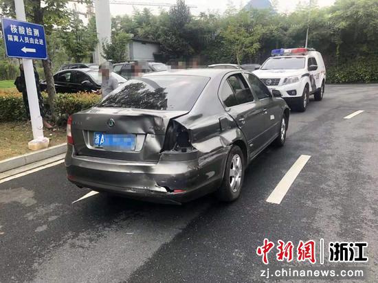 涉事小轿车。  杭州交警四大队 供图